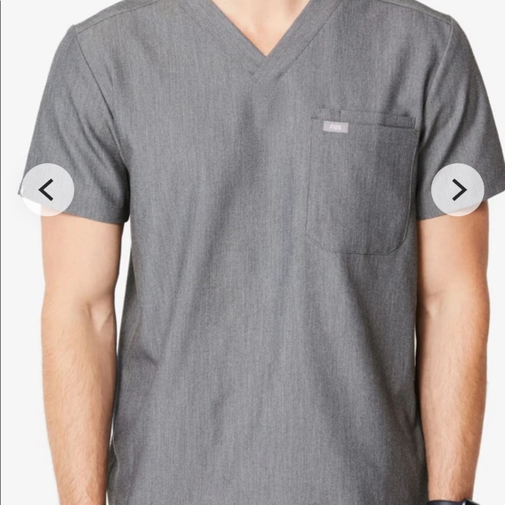 Figs gray men’s leon two pocket scrub top M